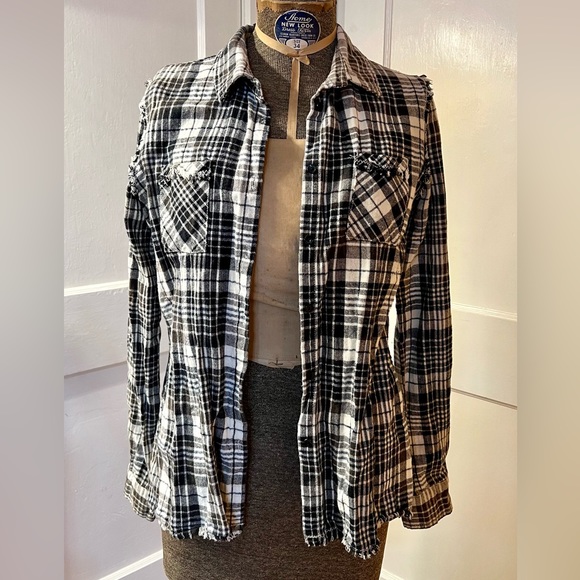 White Crow sz M Black Plaid Flannel Crochet Back Button Up Shirt Buckle - Picture 3 of 6